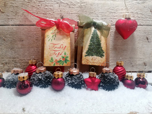 Weihnachtliche Seedballs mit Anhänger in zwei Varianten