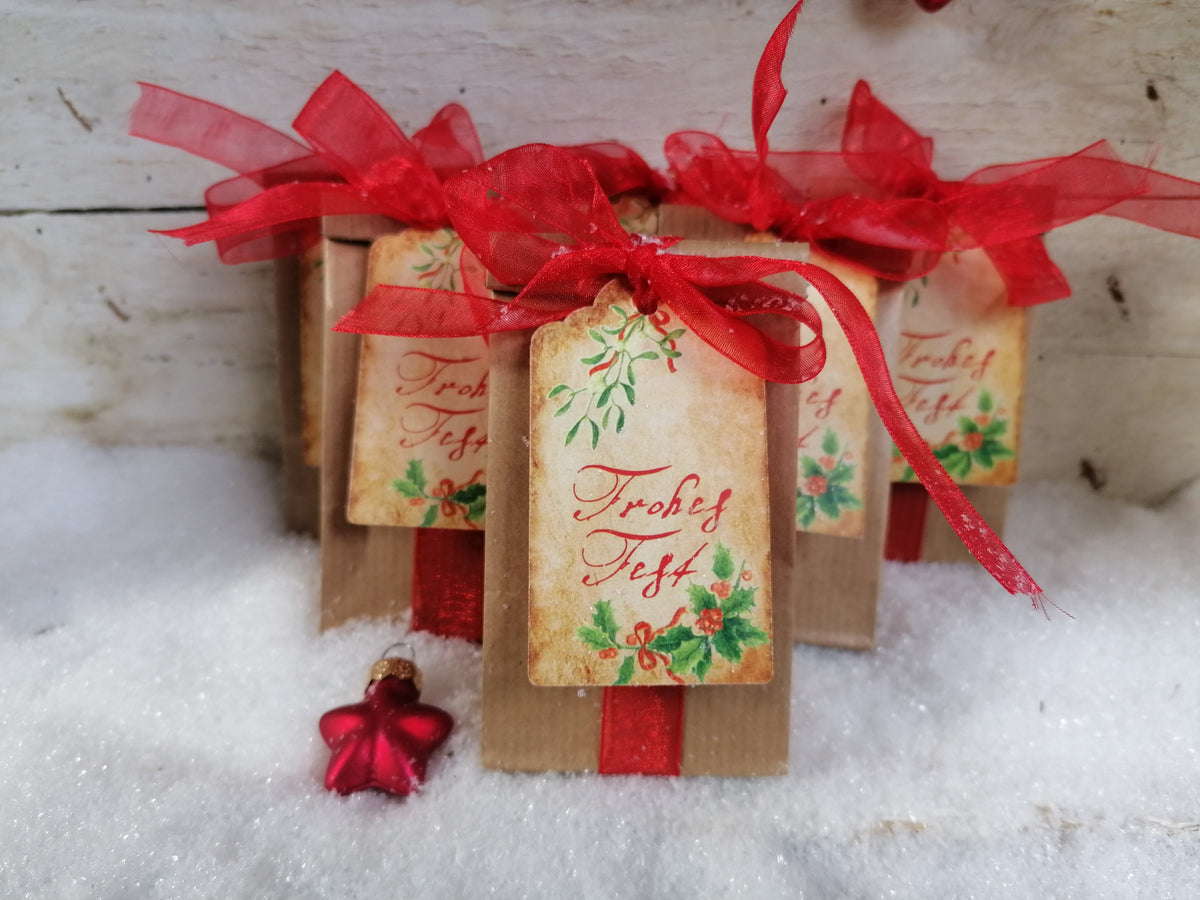 Weihnachtliche Seedballs mit Anhänger in zwei Varianten